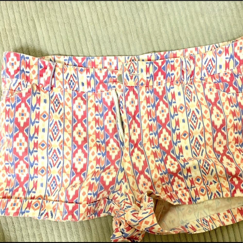 Lola patterned shorts